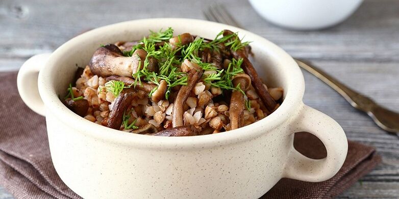 健康营养菜单中午餐蘑菇荞麦粥